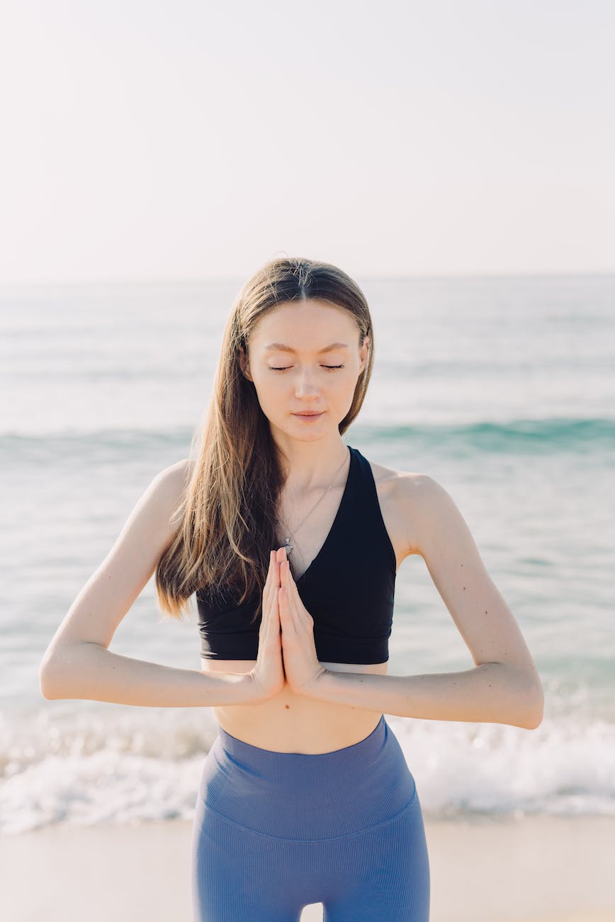 relaxation technique deep breathing meditation ocean peaceful low-stress environment 